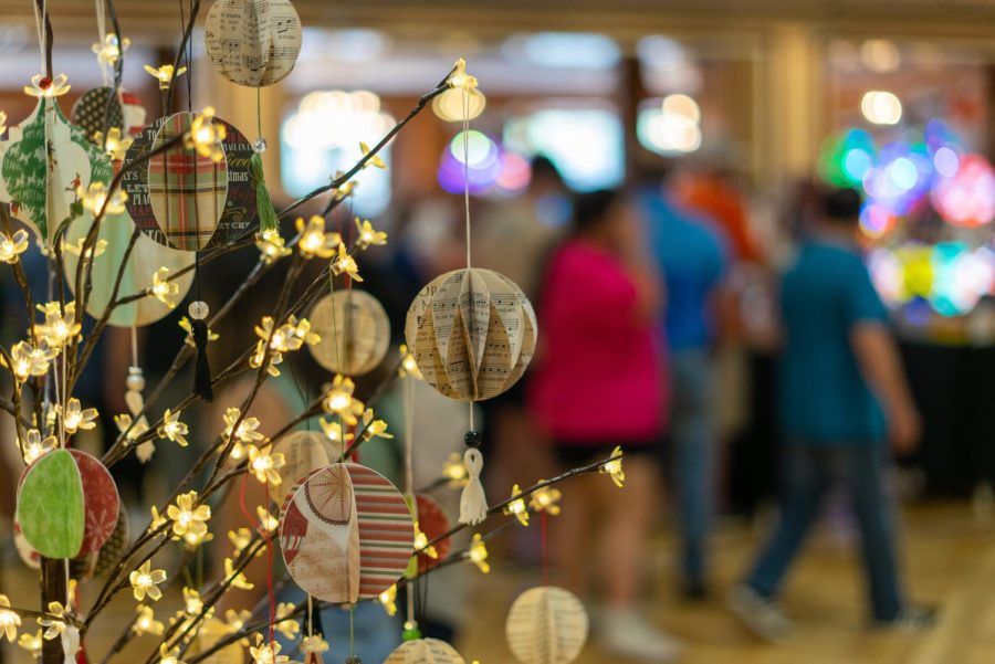 Gallery | Moms visit the Illini Union Board Craft and Vendor Fair