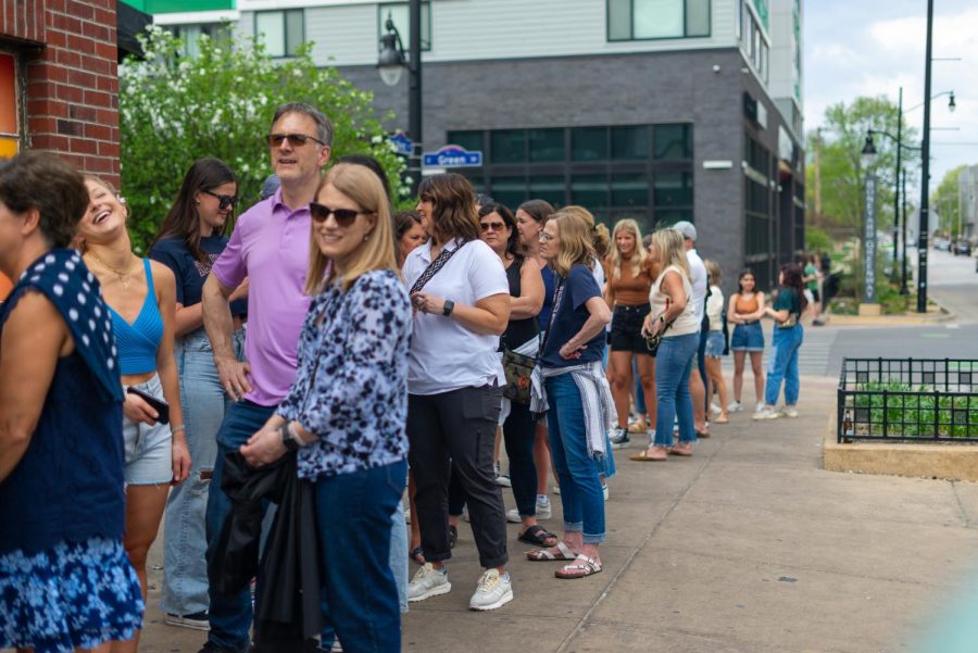 Around 1:30 p.m., the line to The Red Lion passed around the corner of Third and Green Streets.